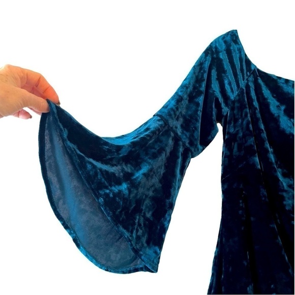 LAUREN Ralph Lauren Bell Sleeve Velvet Dress - Picture 3 of 8